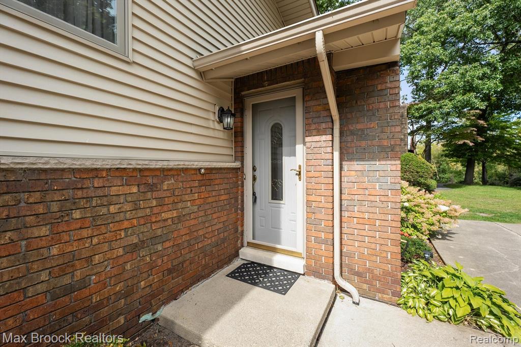 6026 Venice Drive, Commerce Twp, MI 48382 — Photo 7