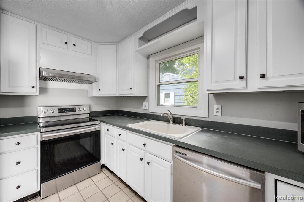 4942 Butler Drive, Troy, MI 48085 — Photo 10