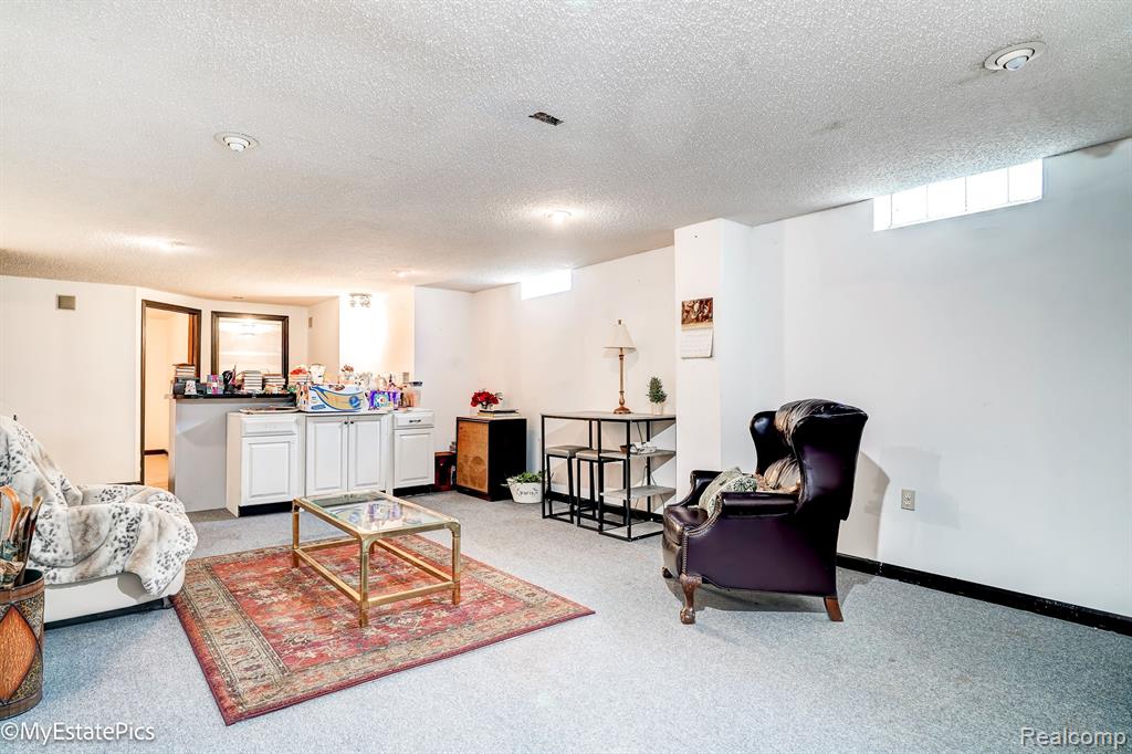 1807 PEBBLE CREEK Drive, Canton, MI 48188 — Photo 43