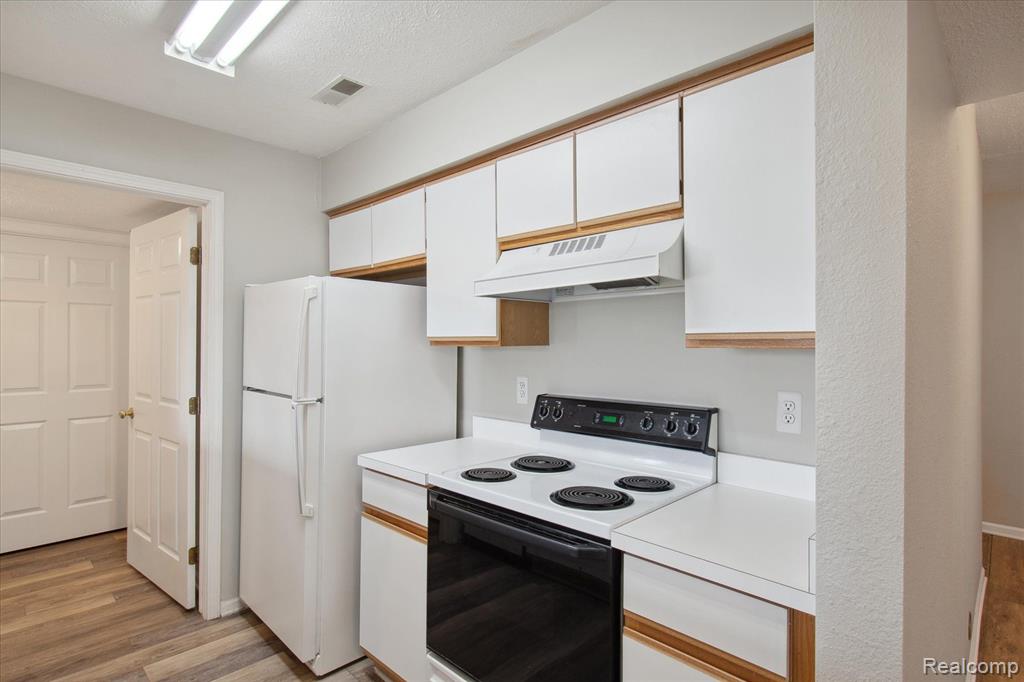 1449 HEATHERWOOD Lane, Ann Arbor, MI 48108 — Photo 16