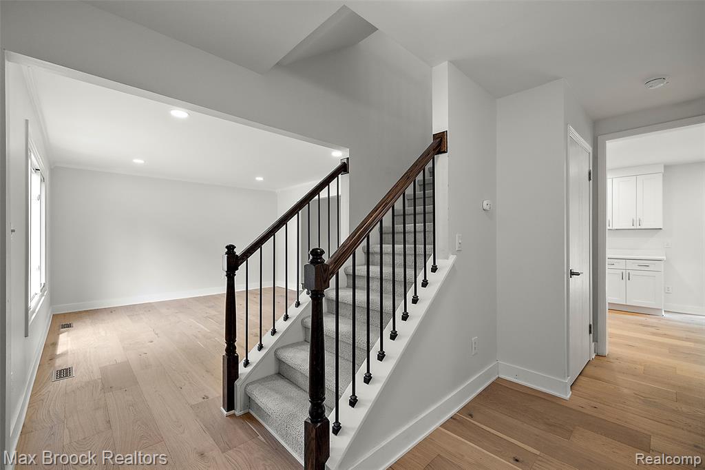 5362 Hertford Drive, Troy, MI 48085 — Photo 11