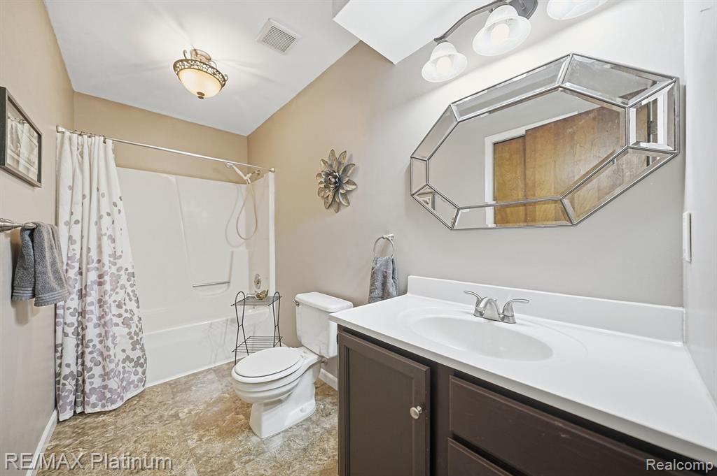 127 S East Street, Fowlerville, MI 48836 — Photo 18