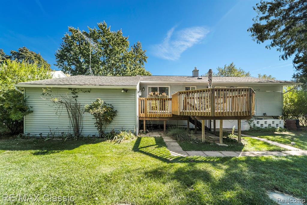 822 Manzano Drive, Wolverine Lake, MI 48390 — Photo 24