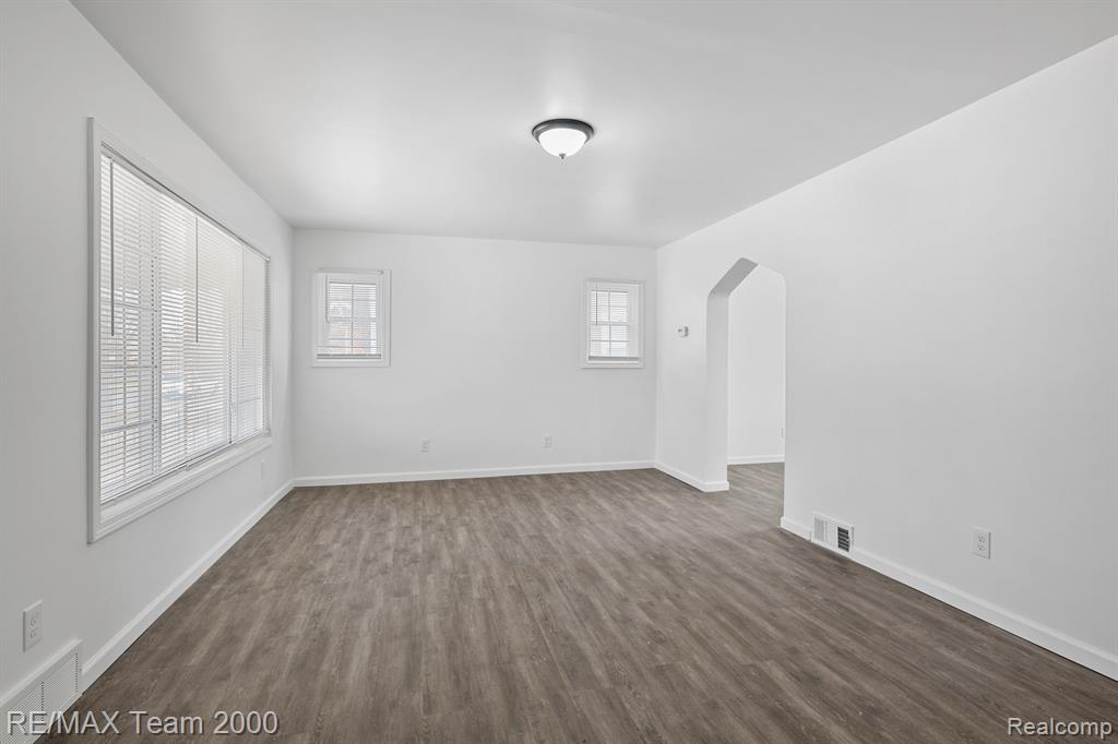 6446 CALHOUN Street, Dearborn, MI 48126 — Photo 4