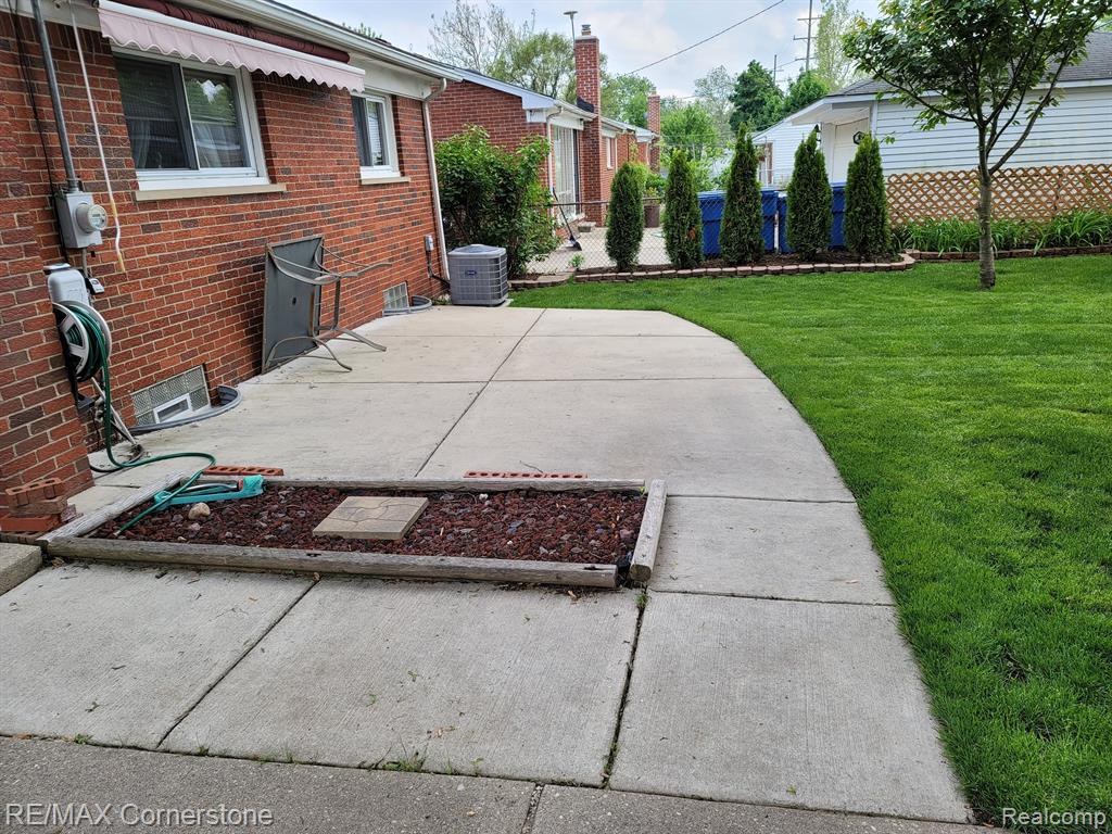 6615 SHADOWLAWN Street, Dearborn Heights, MI 48127 — Photo 2