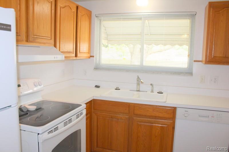 9396 Allen Road, Allen Park, MI 48101 — Photo 18