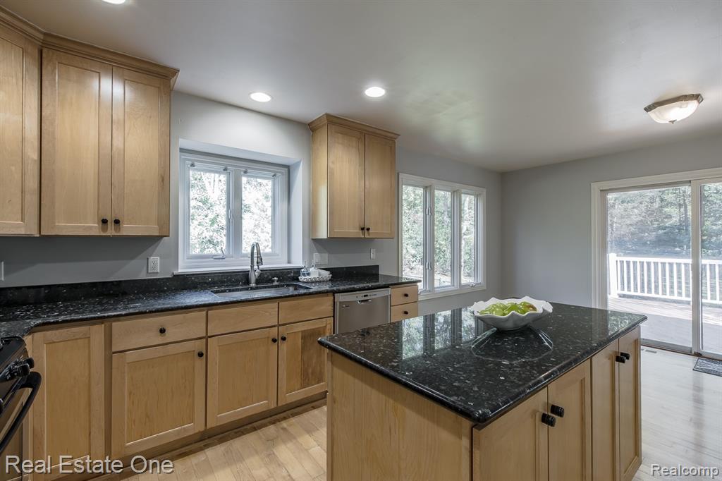 5690 White Lake Road, Clarkston, MI — Photo 20