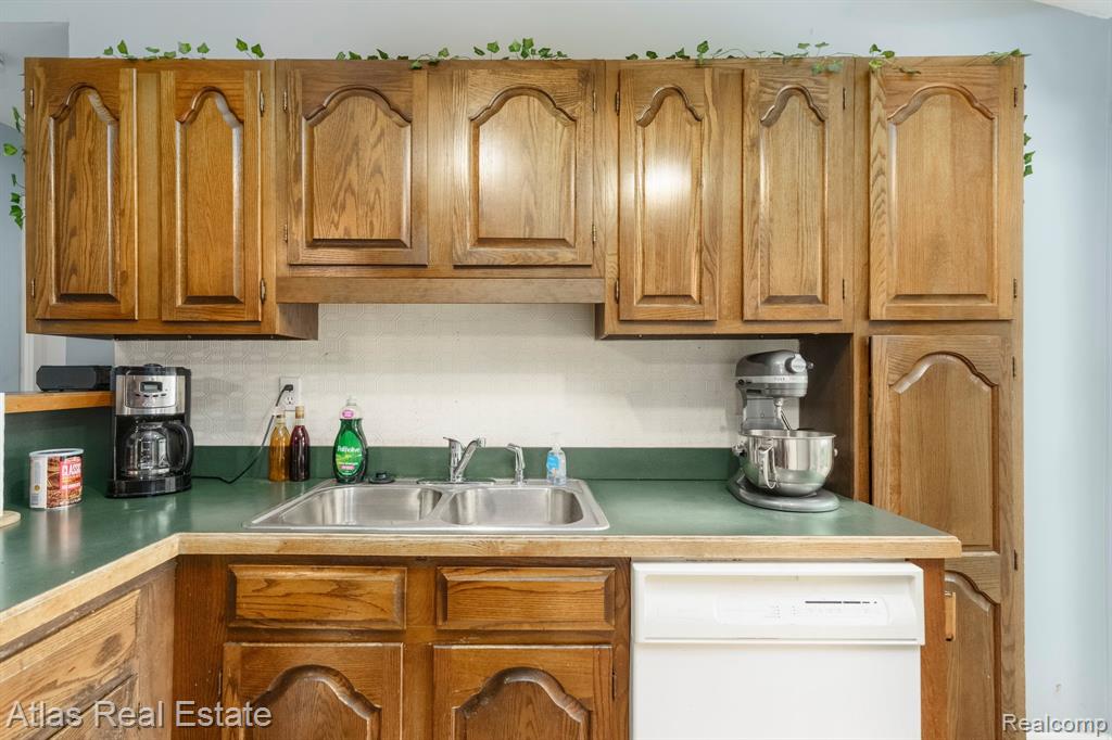 408 Balsam Drive, Davison, MI 48423 — Photo 16