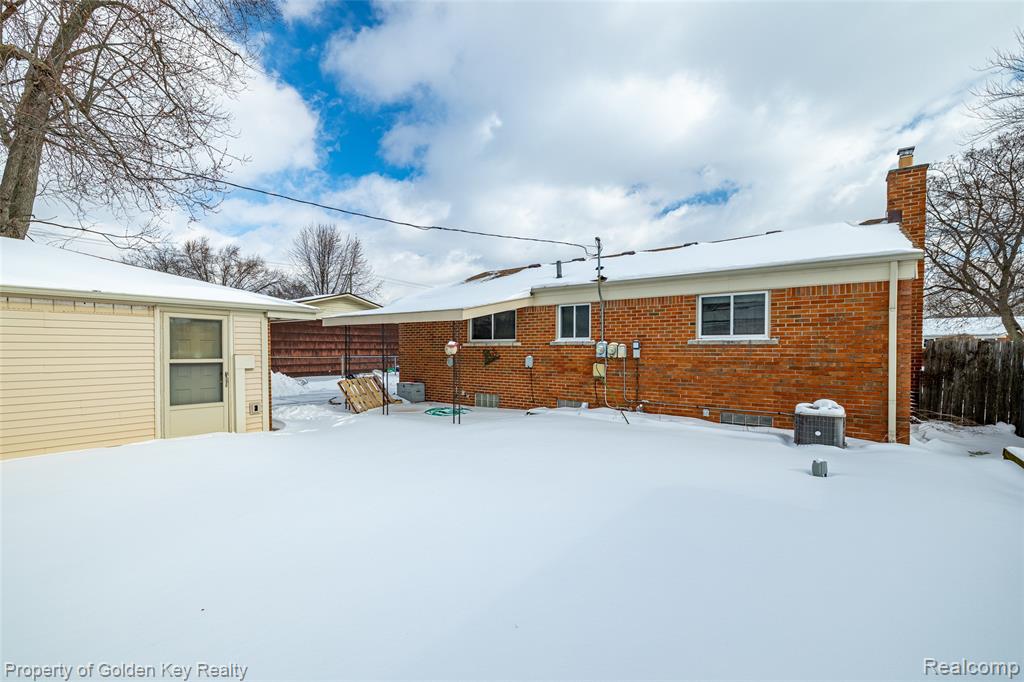 6951 Apache Trail, Westland, MI — Photo 18