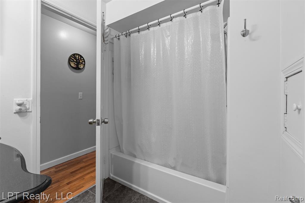 8088 Oreilly Circle, Davison, MI 48423 — Photo 17