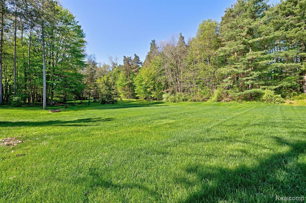 900 ROLLING PINES Drive, Ortonville, MI 48462 — Photo 67