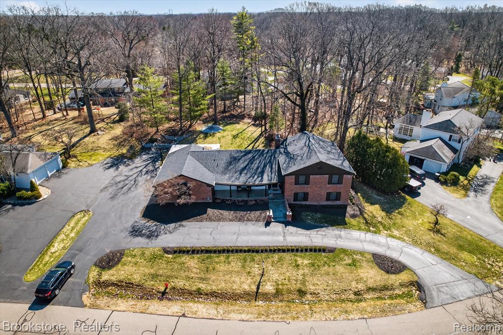 754 N Valley Chase Road, Bloomfield Hills, MI 48304 — Photo 52