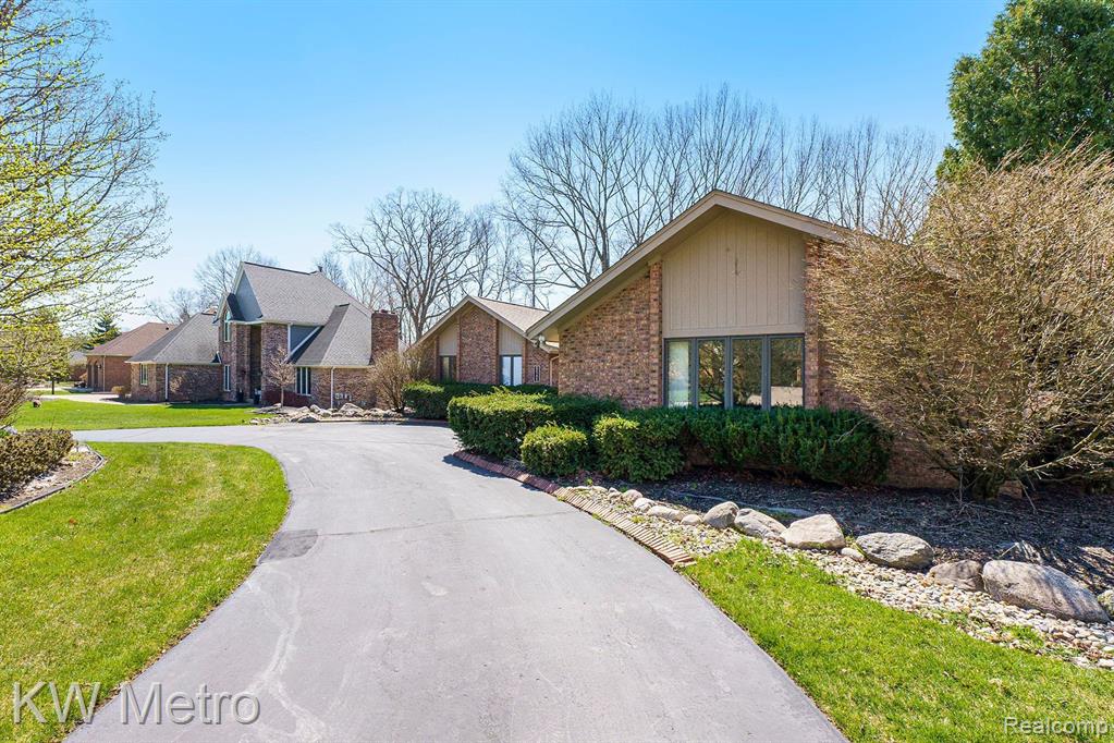 6545 PARK VALLEY Drive, Clarkston, MI 48348 — Photo 49