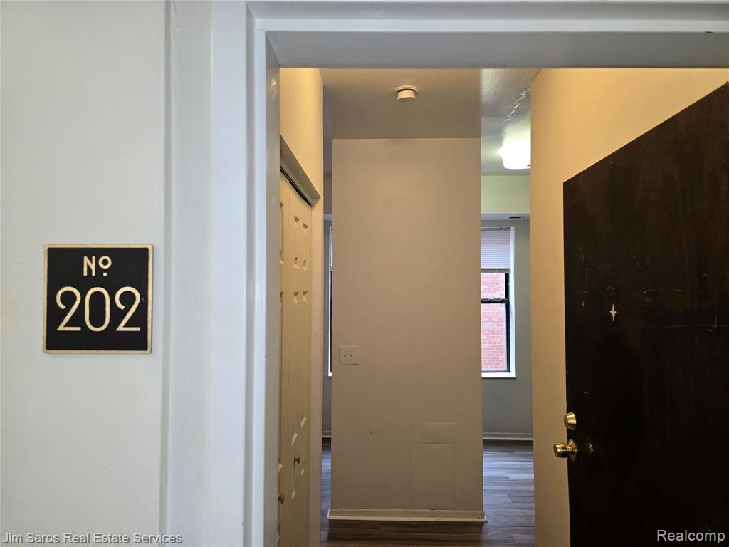 590 Parkview #202 Drive, Detroit, MI 48214 — Photo 4