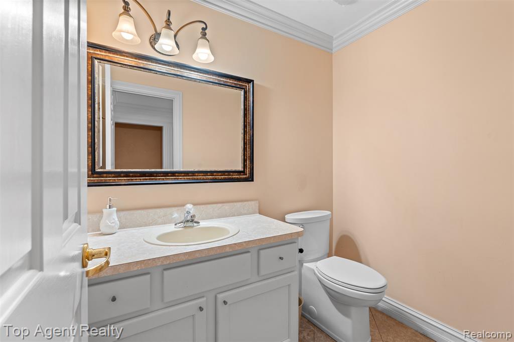 53260 VILLA ROSA Drive, Macomb, MI 48042 — Photo 12