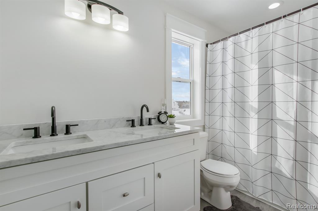 2291 WOODS WEST Drive, Flushing, MI 48433 — Photo 8