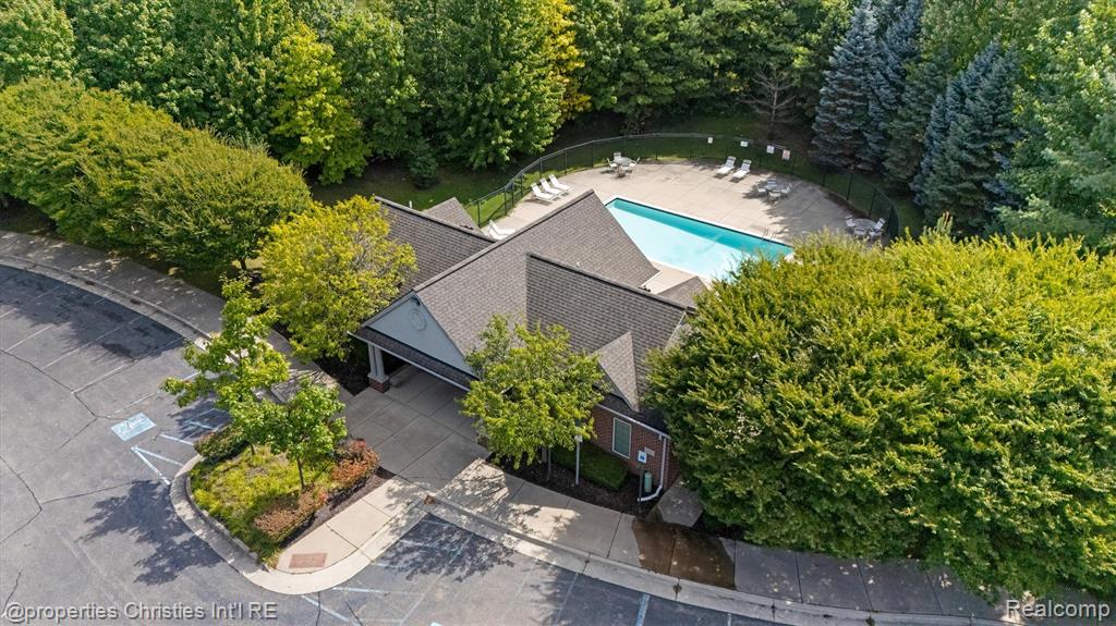 27087 Victoria Road, Novi, MI — Photo 37