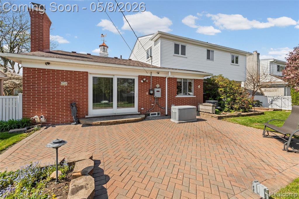 690 Briarcliff Drive, Grosse Pointe Woods, MI 48236 — Photo 5
