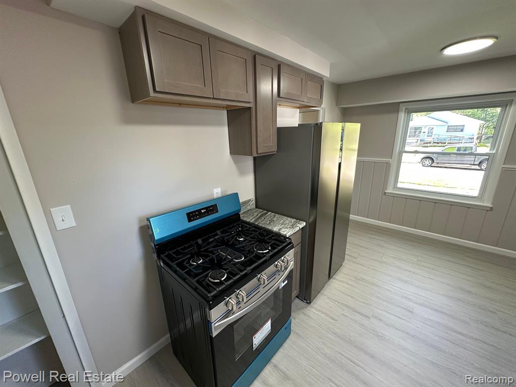 92 W PRINCETON Avenue, Pontiac, MI 48340 — Photo 11