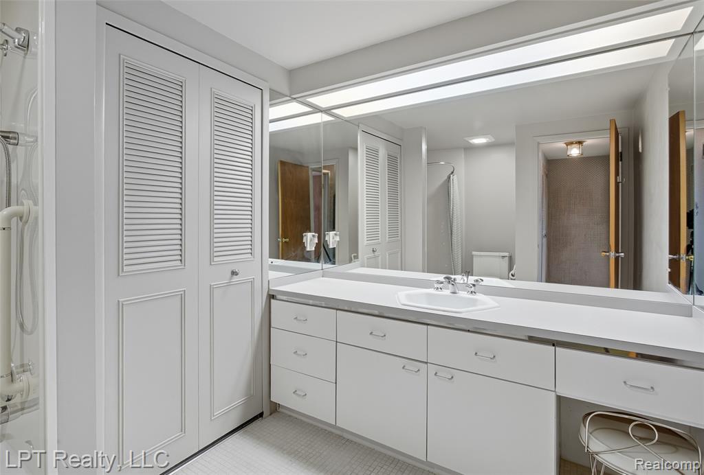 8715 Kennedy Circle, 1, Warren, MI 48093 — Photo 19