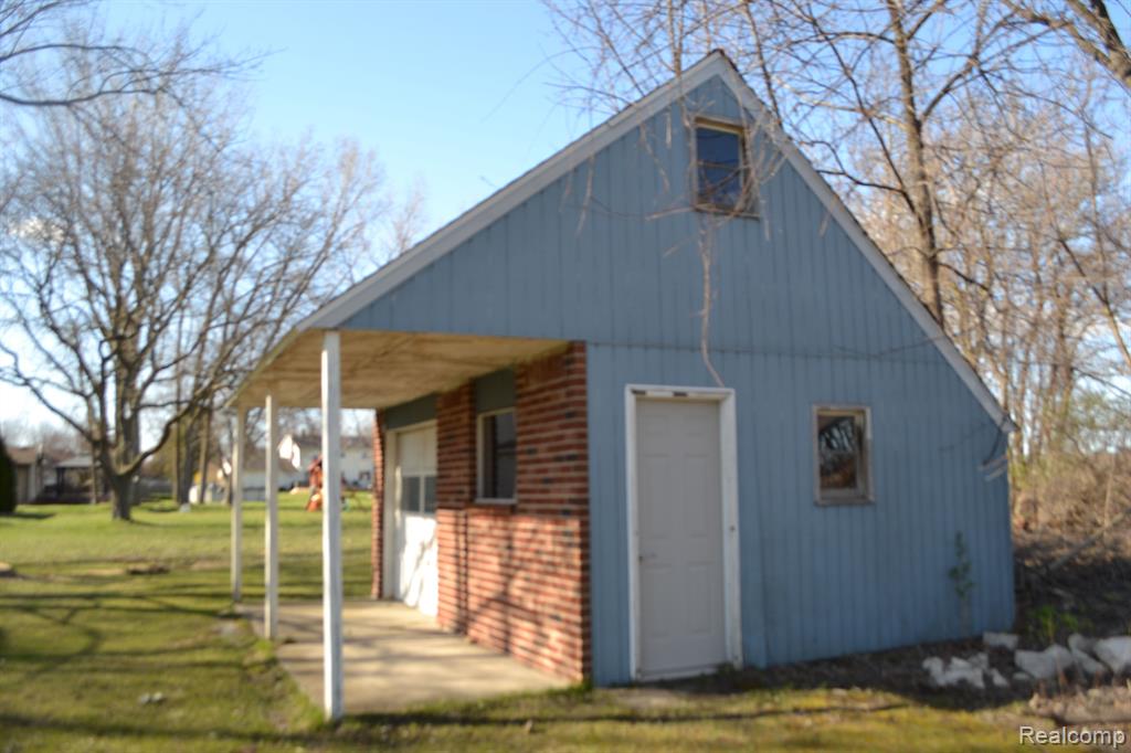 5505 FLORIA Drive, Swartz Creek, MI 48473 — Photo 32