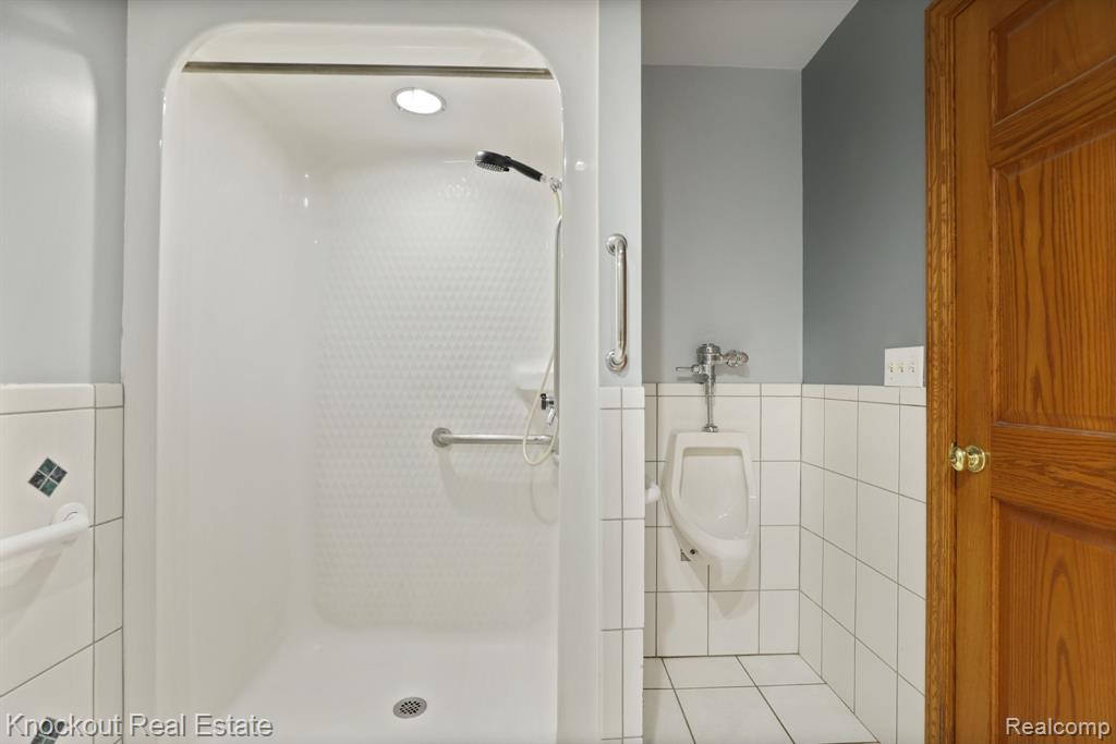 1914 Schust Road, Saginaw, MI 48604 — Photo 28