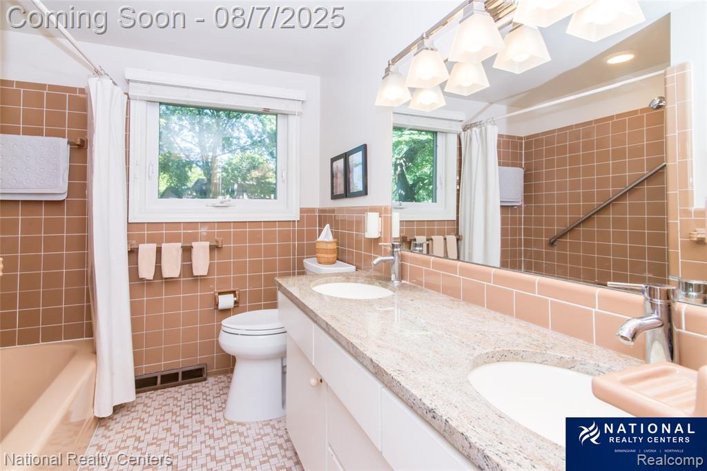 4933 Malibu Drive, Bloomfield Hills, MI 48302 — Photo 44