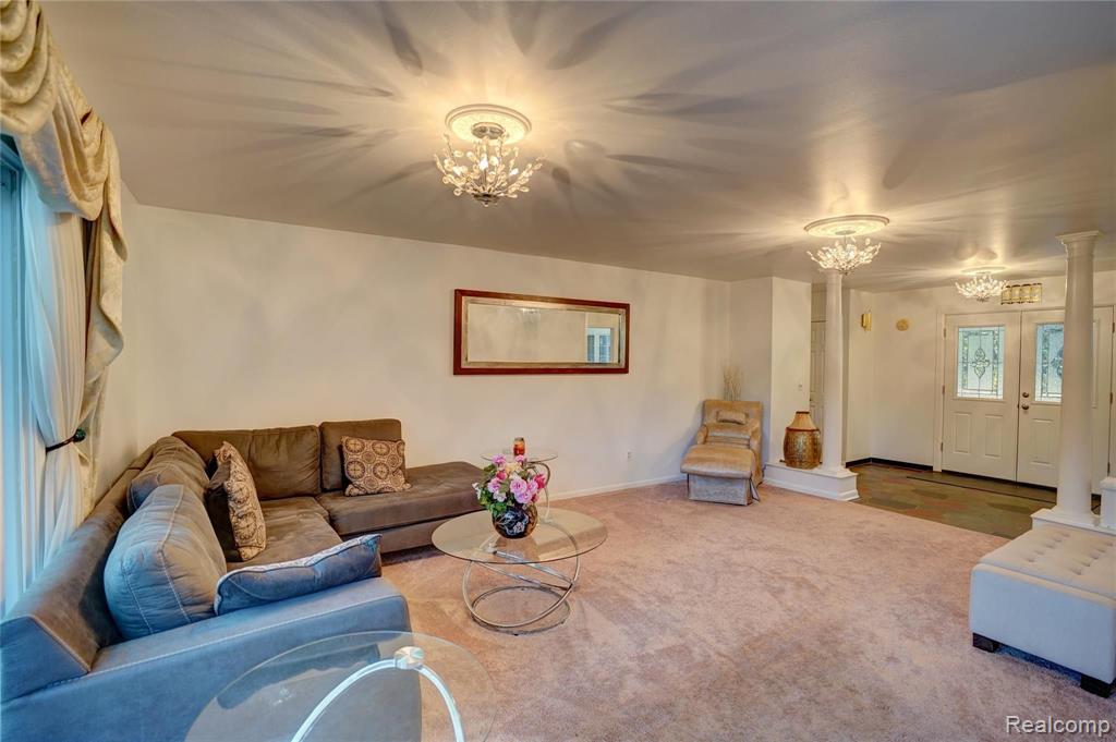 429 BELLA VISTA Drive, Grand Blanc, MI 48439 — Photo 8