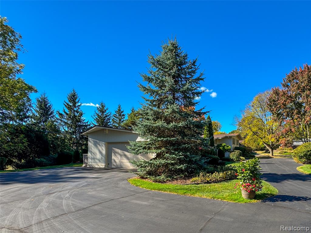 5361 Echo Road, Bloomfield Hills, MI 48302 — Photo 46