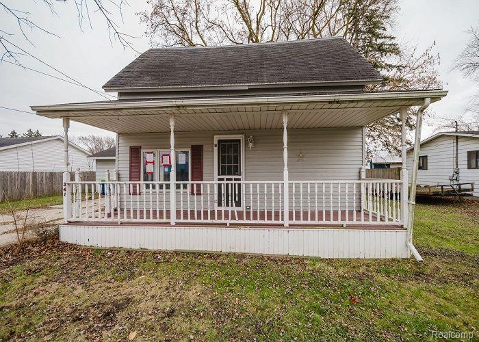 241 W CHESTNUT Street, Breckenridge, MI 48615 — Photo 5