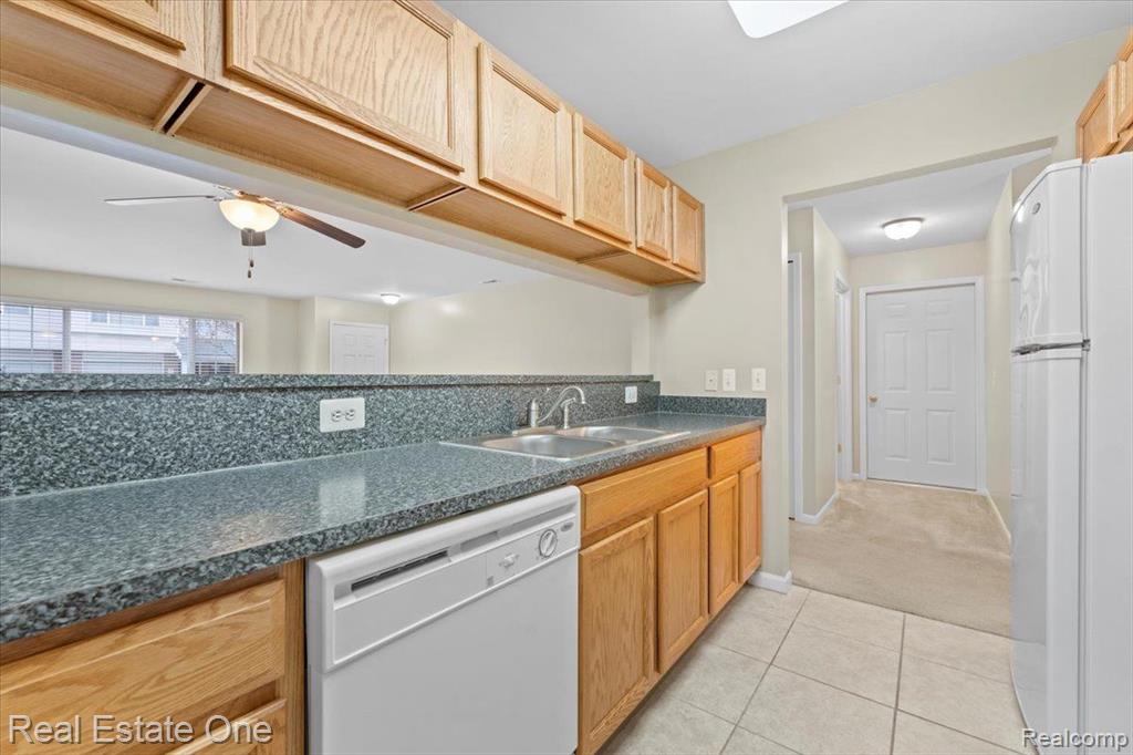 3261 WHITAKER Drive, 146, Melvindale, MI — Photo 9