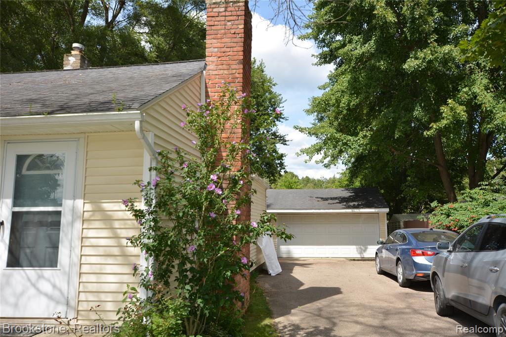 419 E Glass Road, Ortonville, MI 48462 — Photo 2