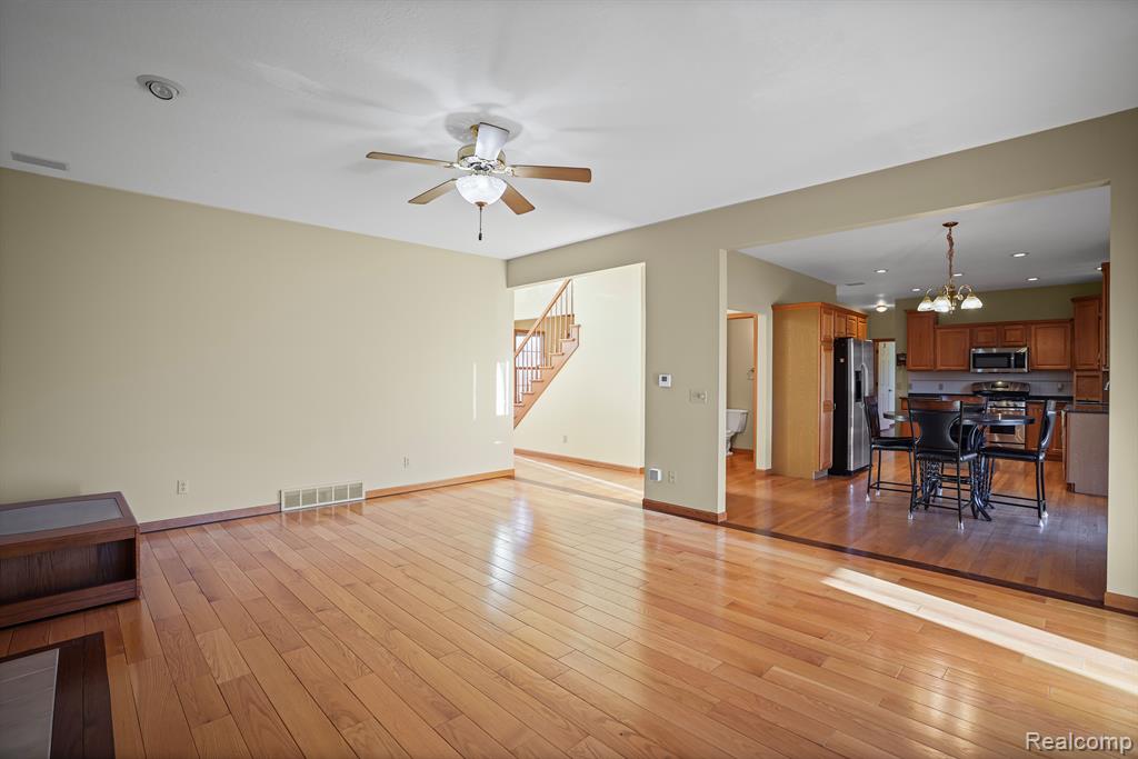 564 CHASSEUR Drive, Grand Blanc, MI 48439 — Photo 15
