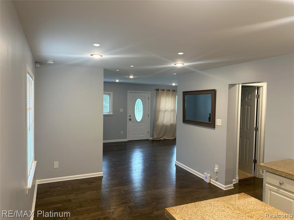 9927 GLASGOW Drive, Brighton, MI 48114 — Photo 4