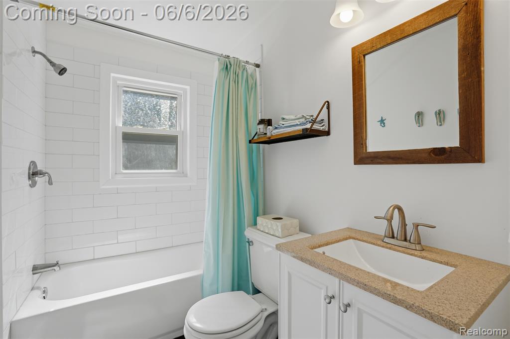 425 W Caroline Street, Fenton, MI 48430 — Photo 12
