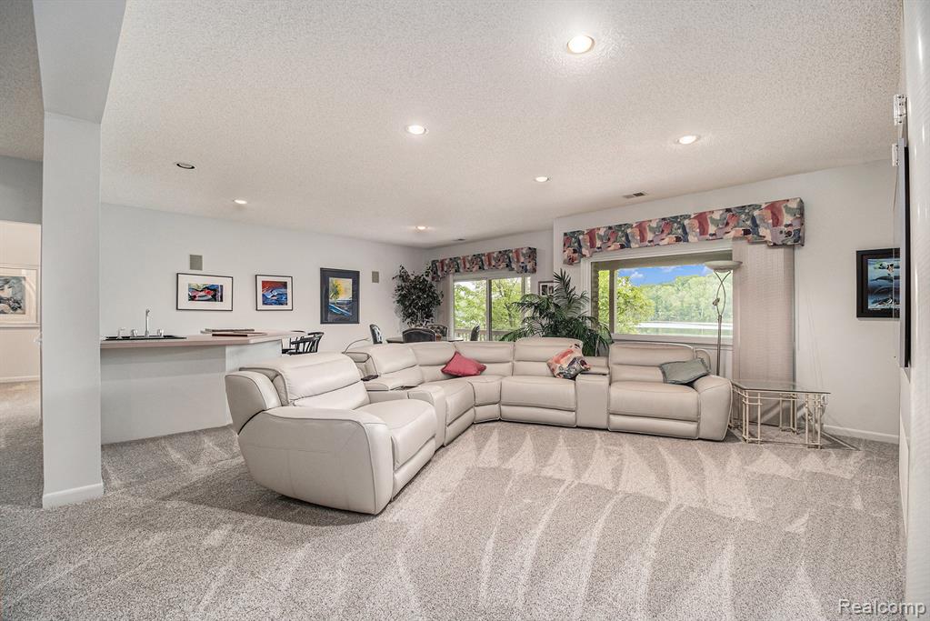 4825 Mirror Lake Drive, West Bloomfield, MI 48323 — Photo 21
