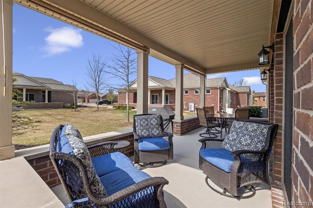 49121 Garrett Court, Macomb, MI 48042 — Photo 9