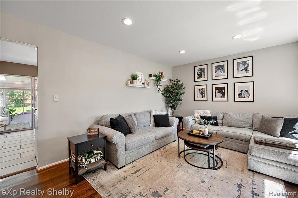 8929 HEADLEY Drive, Sterling Heights, MI 48314 — Photo 5
