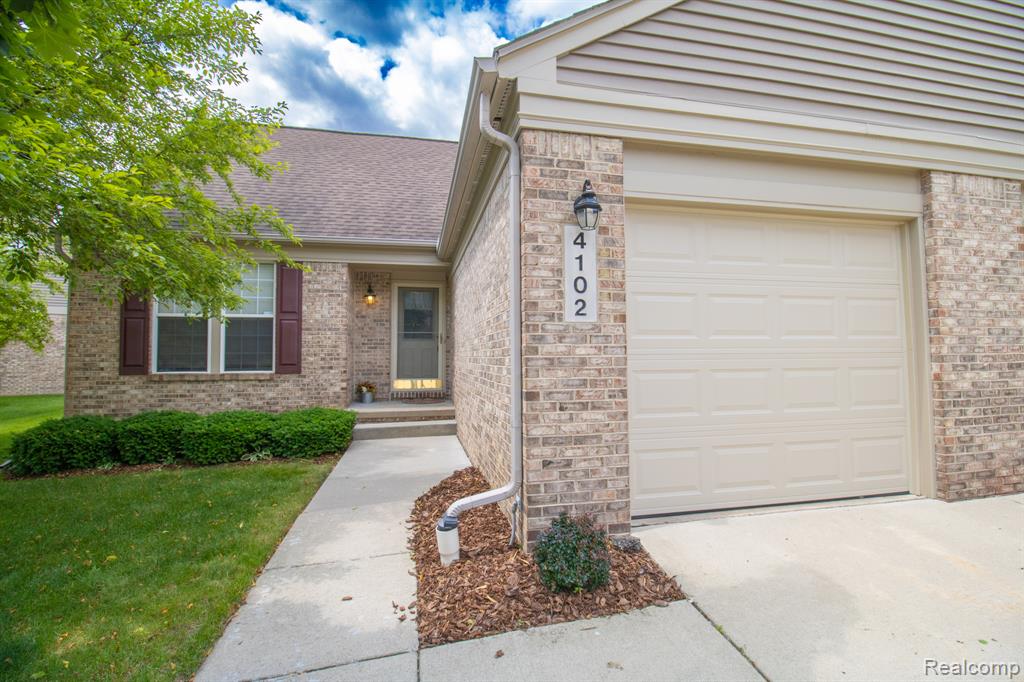 4102 Hunters Circle E, Canton, MI 48188 — Photo 4