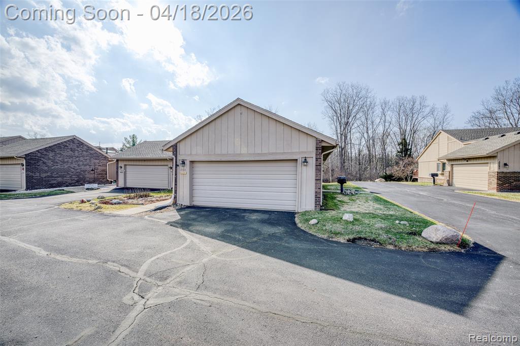 35631 Heritage Lane, Farmington, MI 48335 — Photo 46