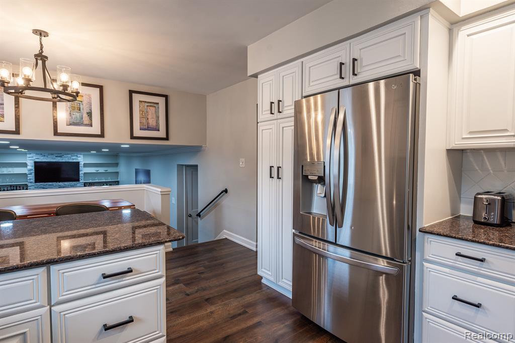 895 S GLENHURST Drive, Birmingham, MI 48009 — Photo 8