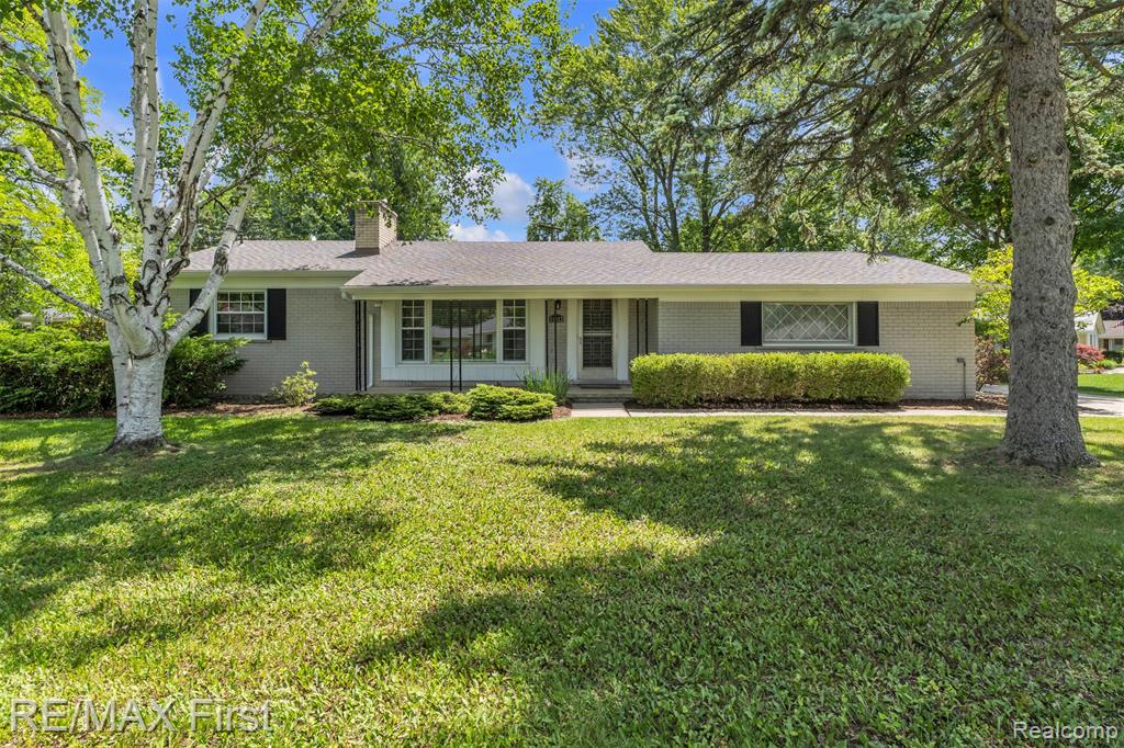 31923 Bella Vista Drive, Farmington, MI 48334 — front exterior