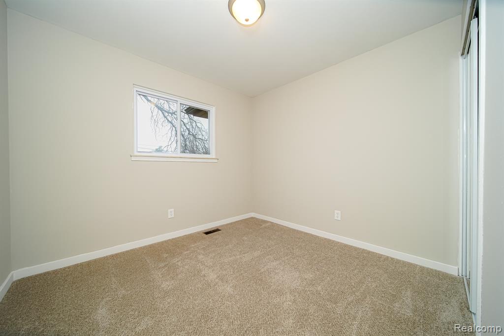 30644 HAYES Road, Roseville, MI 48066 — Photo 48