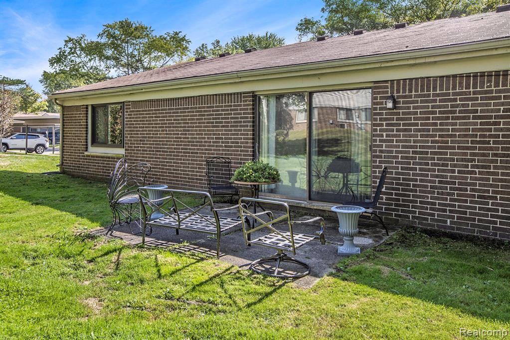 29761 Farmbrook Villa Lane, Southfield, MI 48034 — Photo 18