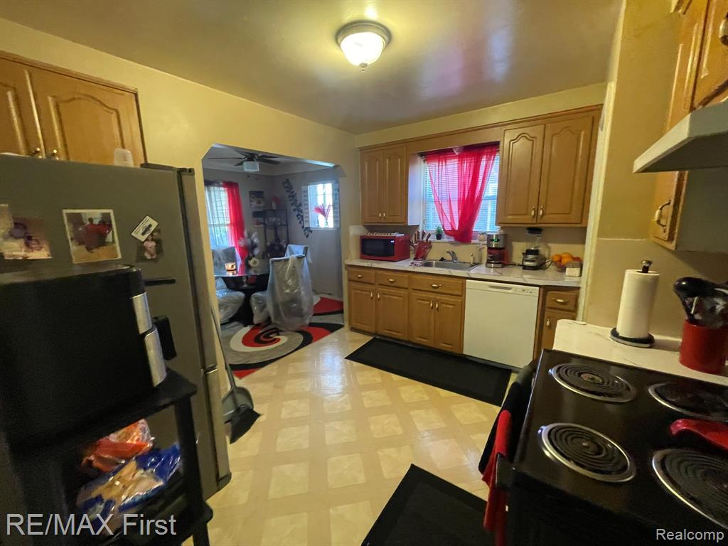 15429 Fairmount Drive, Detroit, MI 48205 — Photo 11