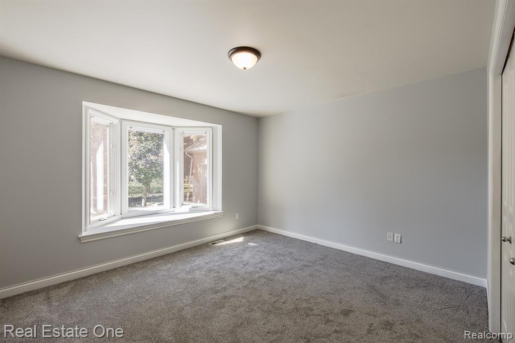 5690 White Lake Road, Clarkston, MI — Photo 26