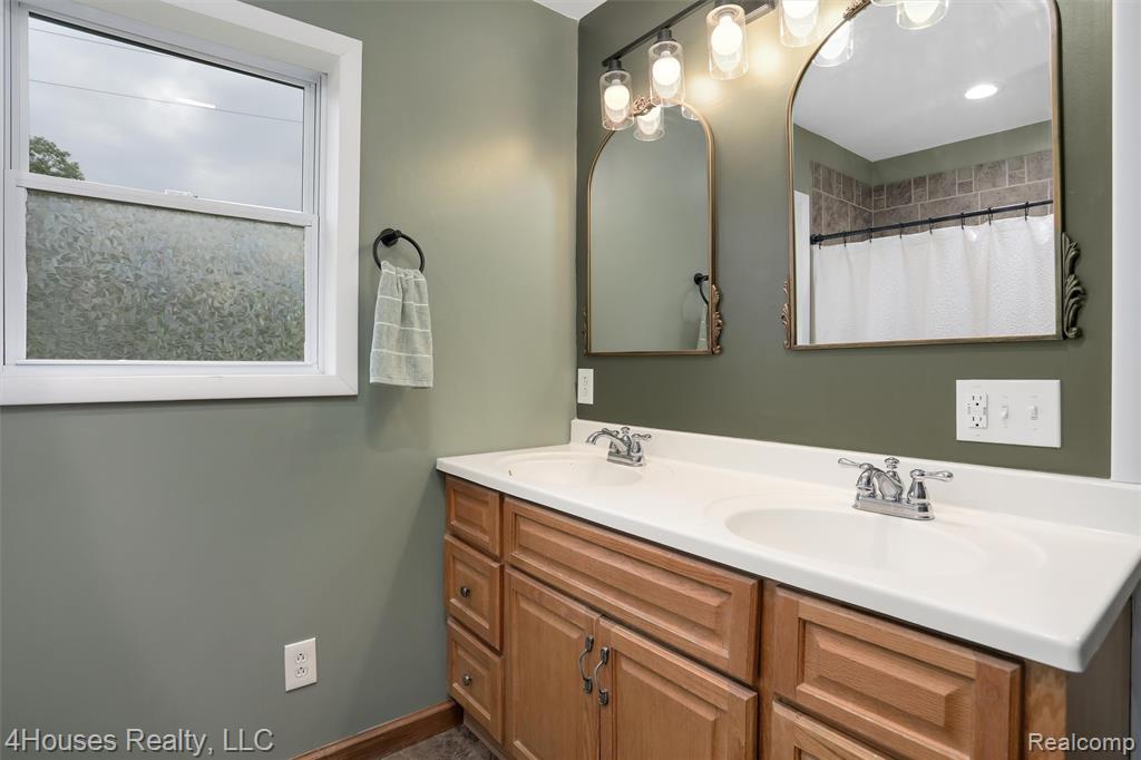 4087 Silver Valley Drive, Lake Orion, MI — Photo 23