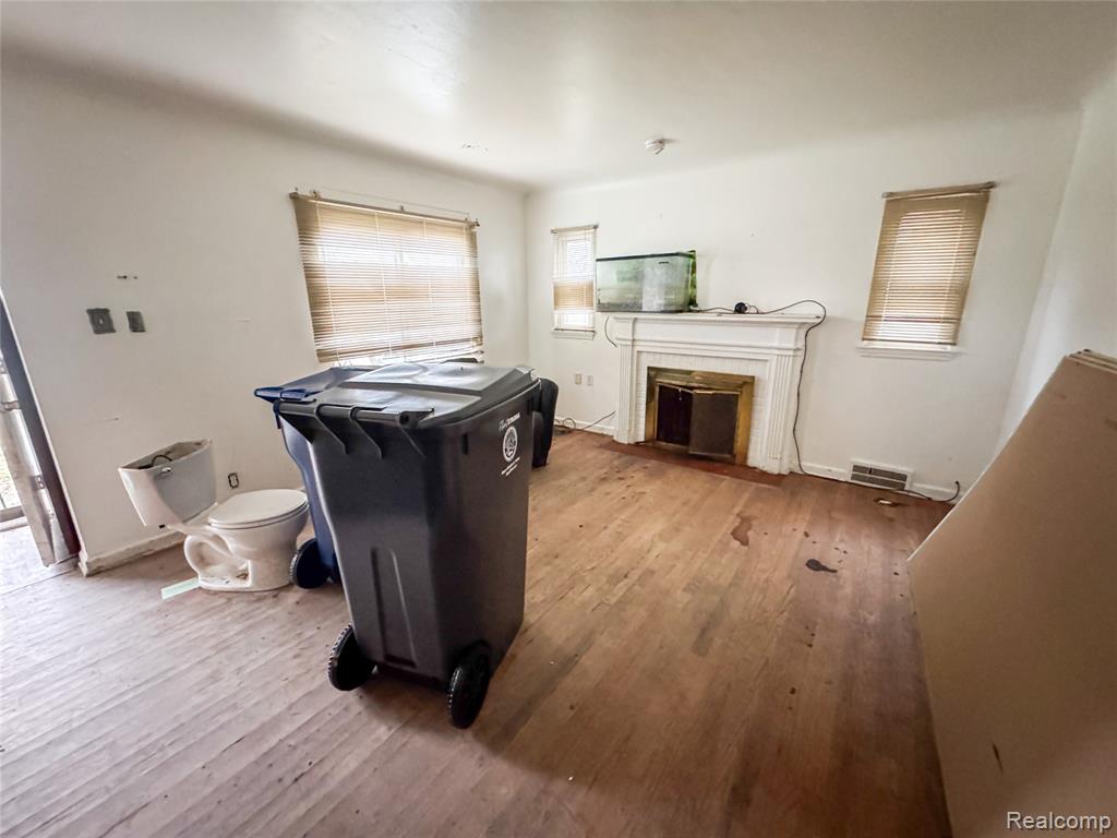 617 W Witherbee Street, Flint, MI 48503 — Photo 2