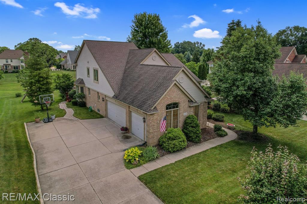 5924 LOVEWOOD Court, Canton, MI 48187 — Photo 37