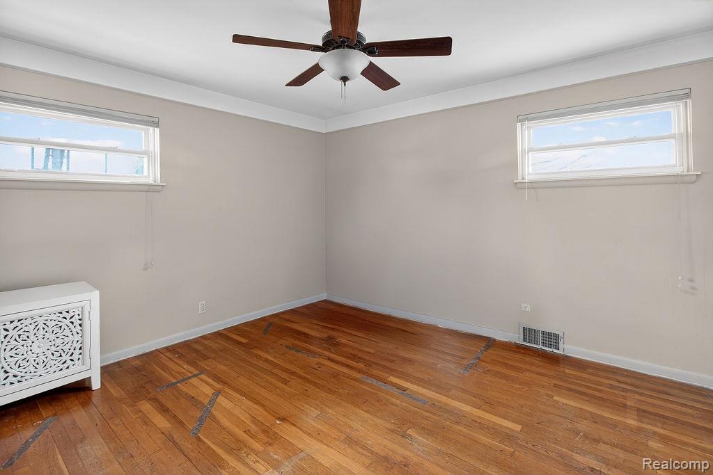 829 Chippewa Street, Mount Clemens, MI 48043 — Photo 9